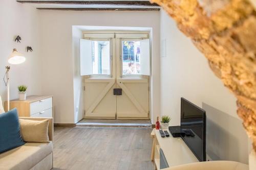 Brick Arch Studio with AC | Alfama 4