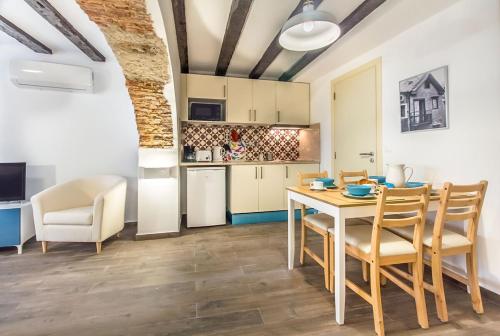 Brick Arch Studio with AC | Alfama 5