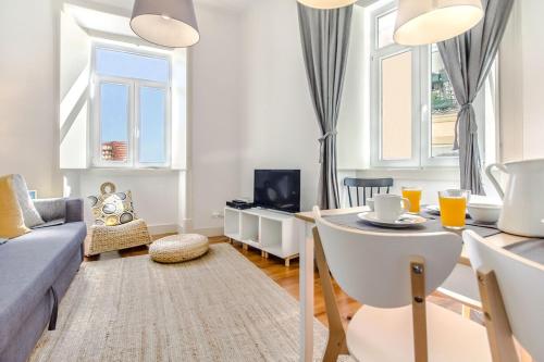 Bright 2BR on Bica Steps | Walk to Chiado 2