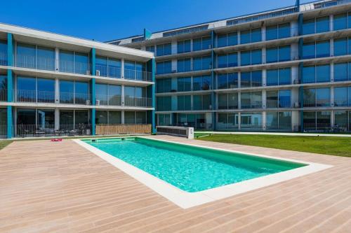 Espinho Sunny Vibes & Balcony with Pool in Эшпинью