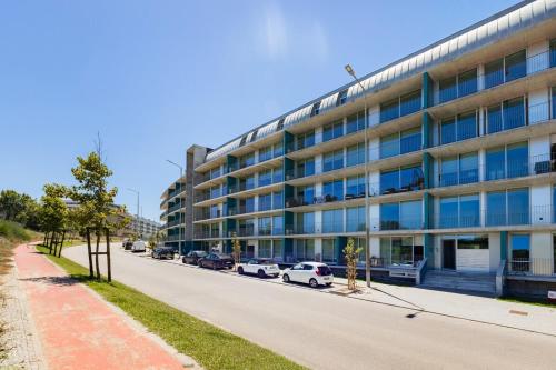 Espinho Sunny Vibes & Balcony with Pool in Эшпинью