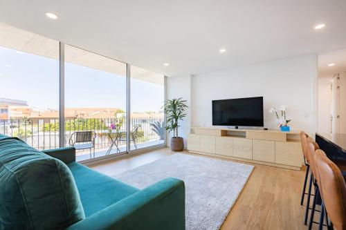 Espinho Sunny Vibes & Balcony with Pool in Эшпинью