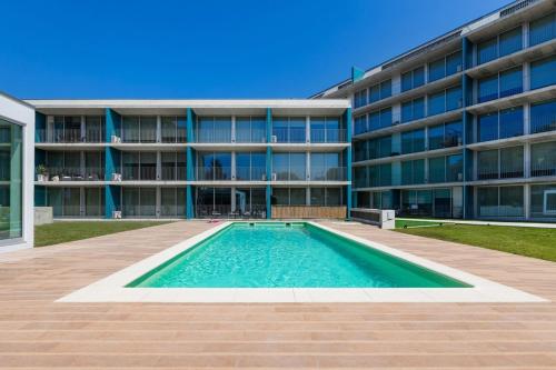 Espinho Sunny Vibes & Balcony with Pool in Эшпинью