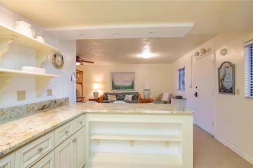 virtuve, 6811 Highway A1A in Melburnas pludmale (FL)