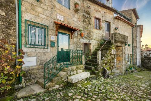 Casa Mont'Santo with Balcony & Terrace in Monsanto