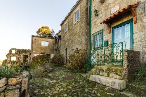 Casa Mont'Santo with Balcony & Terrace in Monsanto