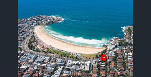 Bondi Shore Escape - 2mins to Beach - image 13