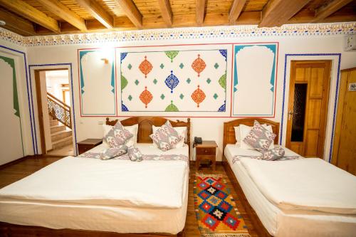 3 twin beds