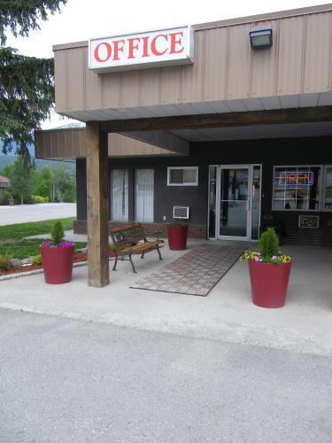 . Selkirk Inn