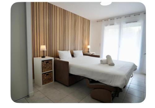 Studio avec terrasse et parking a 15 min Cannes