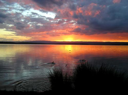 Paradise Bungalow Waterfront Set in a prime location of Jervis Bay, Paradise Bungalow Waterfront puts everything the city has to offer just outside your doorstep. The property features a wide range of facilities to make your stay