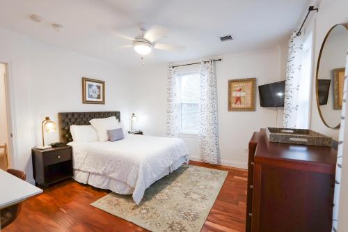 Modern 2-bed, 2-bath, 4 Min Walk To Northeastern in Boston, USA