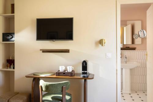 room detail thumbnail 1