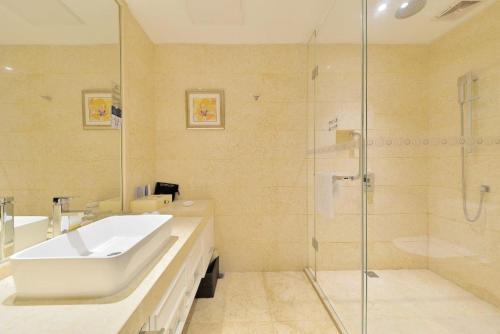 room detail thumbnail 2