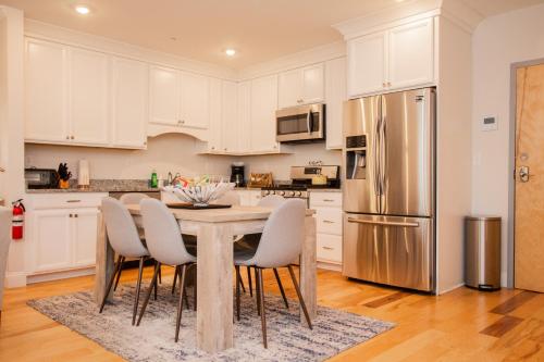 Renovated,2 Bed,2bath,in Unit Lau, Cen Air,pets Ok in Boston, USA