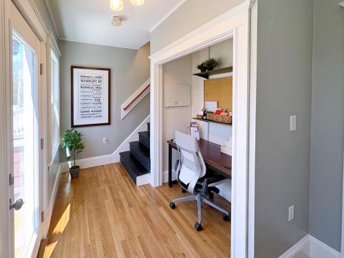 Renovated Top Floor 1 Bedroom Condo In Savin Hill in Boston, USA