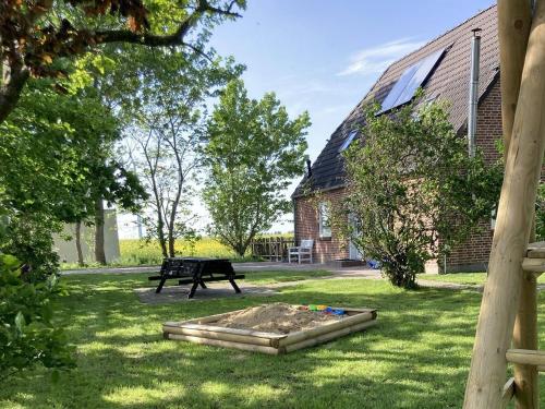 Großzügiges Ferienhaus mit großem Garten in Alleinlage in Niebüll, Deutschland