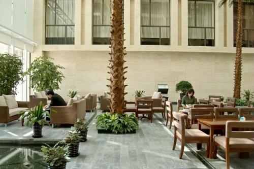 Garden, Mercure Wanshang Beijing Hotel in Shijingshan District