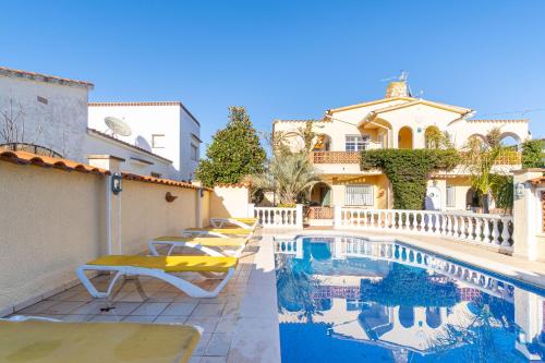 RESIDENCIA ALBERES -Apartamento completo con piscina, barbacoa, parking- A