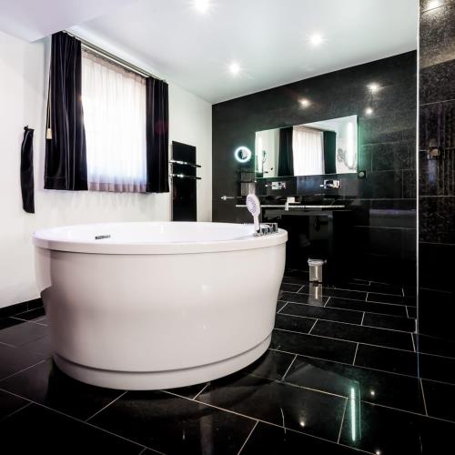 Pezsgőfürdő, Le Clos des Vignes in Neuville Bosc