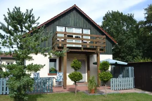 Neue moderne Ferienwohnung, separater Eingang, Seenähe in Möllen, Deutschland