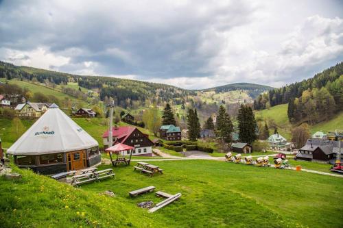 ทัศนียภาพ, Hotel Modřin wellness v ceně (Hotel Modrin wellness v cene) in เพค พอด สเนซคู