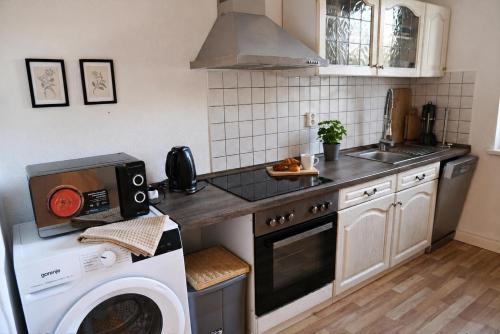 5-Personen Apartment ideal für Monteure - Einzelbetten, Self Check-in, Küche, Waschmaschine (5-Personen Apartment ideal fur Monteure - Einzelbetten, Self Check-in, Kuche, Waschmaschine) in Mersebourg