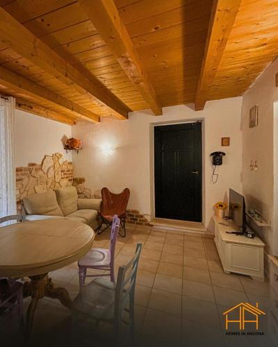VaP171Rooms by Homes in Ancona