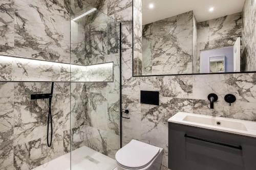 Central London [Oxford St-Fitzrovia] 1Bed Flat - image 12