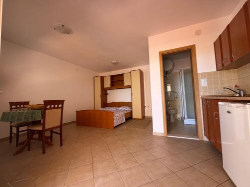 SS Pearl Apartment in Utjeha