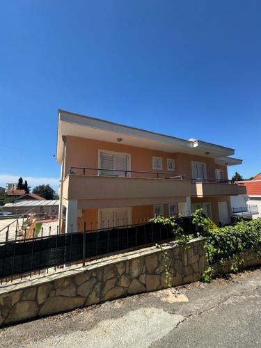 SS Pearl Apartment in Utjeha