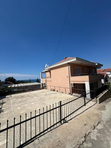 SS Pearl Apartment in Utjeha
