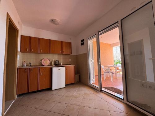 SS Pearl Apartment in Utjeha