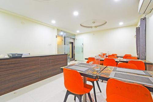 Nhà hàng, Super Townhouse Kondapur Near Botanical Garden Formerly RRR Inn in Hyderabad