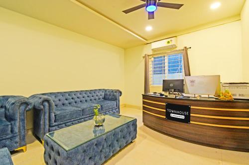 Lobby, Townhouse Kondapur Near Botanical Garden Formerly RRR Inn in Hyderabad