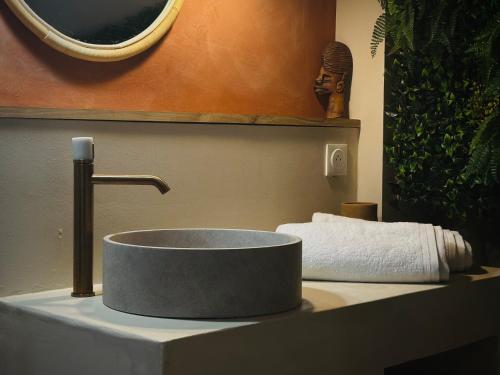 Le Jacaranda - Suite africaine - Sauna & Netflix, Sérignan (zdjęcie 9)