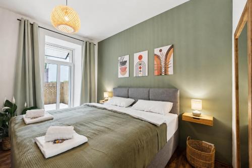 Gemütliches Apartment - hochwertiges Boxspringbett, privater Parkplatz, Terrasse, komplette Küche, WLAN, 40 Zoll HD TV