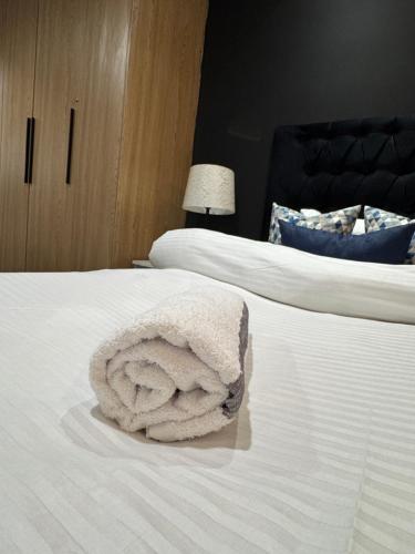 High-Rise PRESIDENTIAL SUITES In Goldcrest Mall & Residency DHA Lahore - image 13