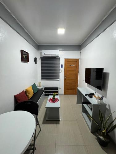 Ren Residence Fully equipped 1Br – khách sạn tại Kawit