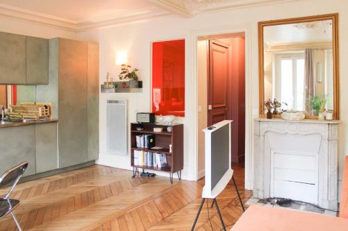 Charming apartment with balcony in Paris 11 - image 5