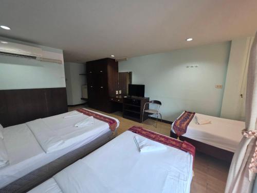 room detail thumbnail 1