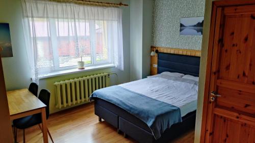 1 queen bed, 1 sofa bed