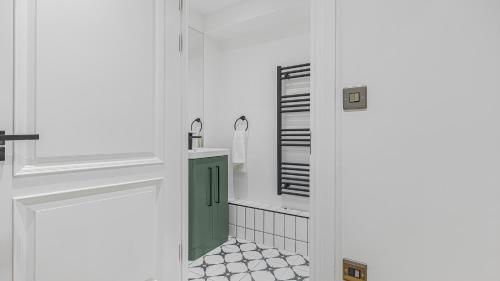 Bathroom, Luxury Apartment Jewellery Quarter Birmingham Apartment No 3 in Castle Bromwich