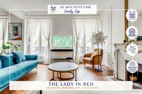 The Lady in Red - Romantique - by Mon Petit Faré, Parigi