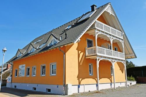 Hotel Sonnenklahr mit Pool in Göhren, Deutschland