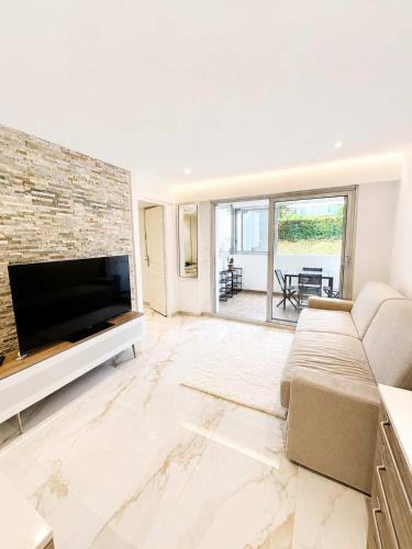 Elegant cocon avec piscine et parking prive