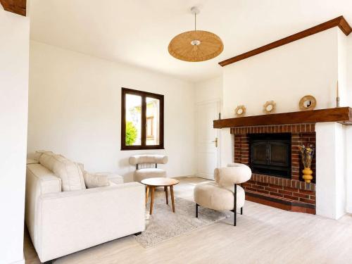 Villa 1h30 de Paris - Padel - Piscine - 7 ch - 22 pers in Gisay