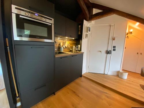 Kitchen, Le Loft Lepic in Montmartre