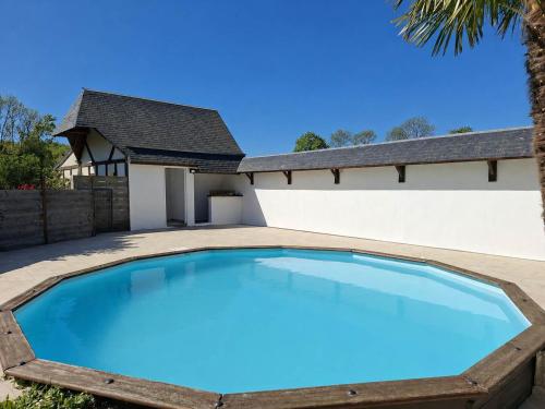 Skats, Villa 1h30 de Paris - Padel - Piscine - 7 ch - 22 pers in Gisay