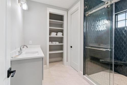 116 Compass Point - image 3